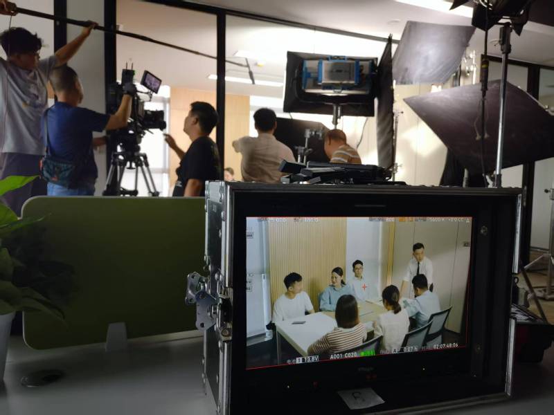 武宣县TVC拍摄公司：科技产品视觉化大师，诠释未来感与功能美学